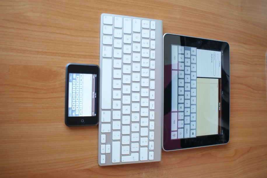 Apple iPad vs. Apple Wireless keyboard Apple iPad vs. Apple Wireless keyboard
