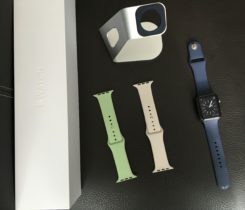 Apple Watch Sport 42mm + příslušenství