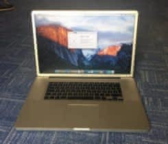 MacBook Pro 17" CZ