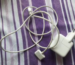 Prodám Apple adapter s kabelem