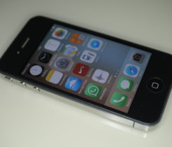 plně funkční a neblokovaný iPhone 4