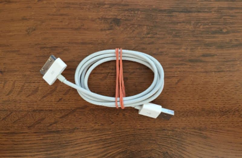 Apple USB kabel 30pin + zdroj Apple Bazar