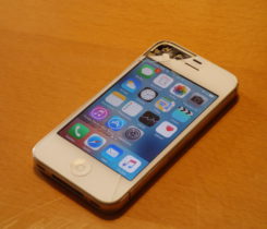 iPhone 4S 16GB – prasklý displej