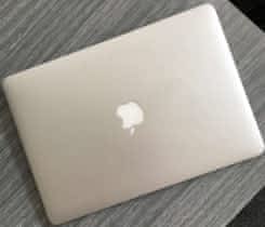 MacBook Air Mid 2013 s extra příslušenst
