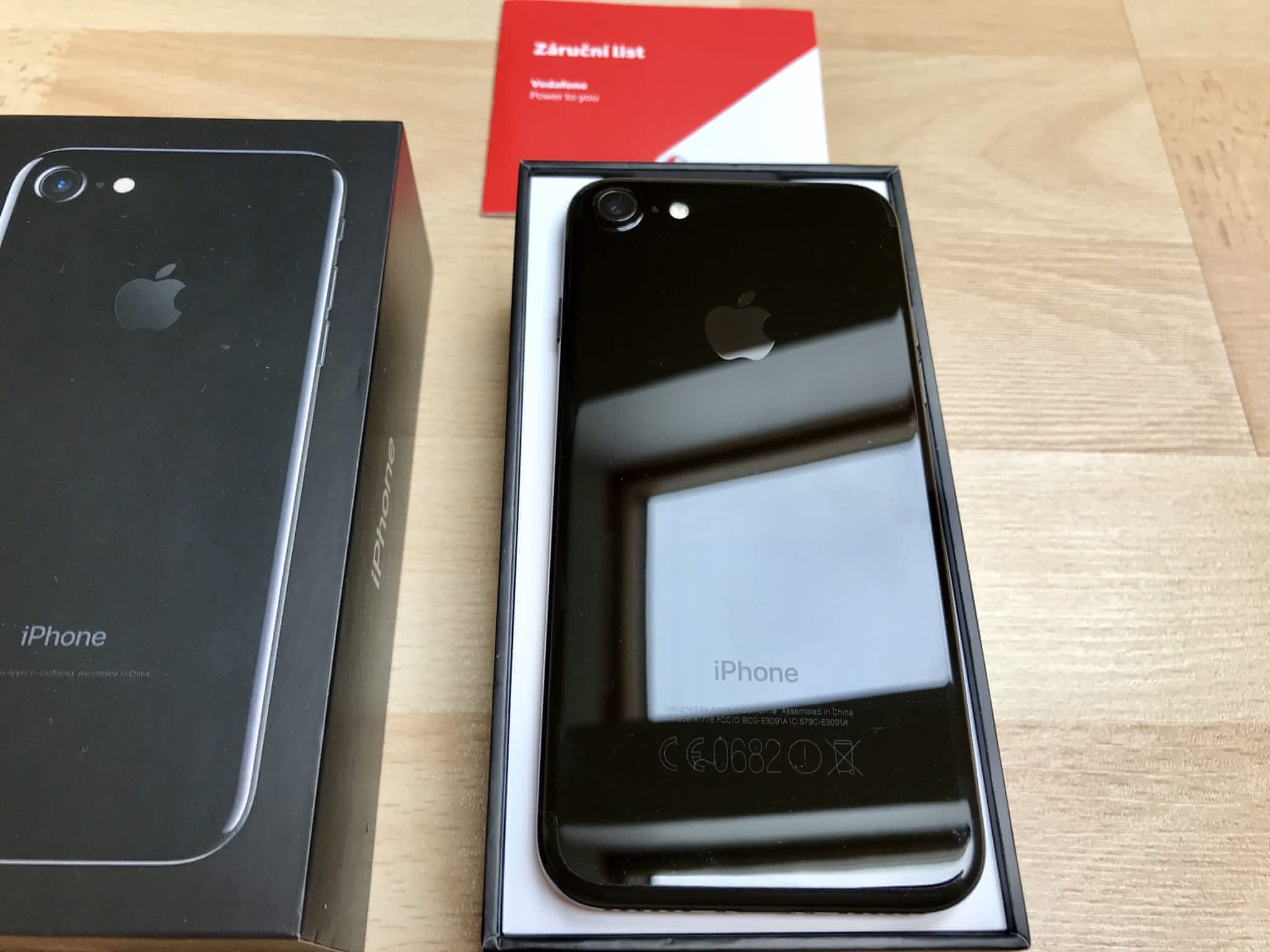 【iPhone 7 128GB ジェットブラック｜バッテリー80%】② Apple iPhone 7 128GB - Silver Rose Gold Jet Black Red