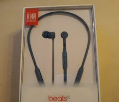 Bezdrátová sluchátka BeatsX modré