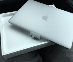 Nový MacBook Pro 13 Touch Bar, 256 GB