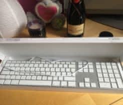 Apple Magic Keyboard s číselnou kláves.