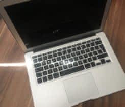 Macbook Air 13 (2017) 7 cyklů baterie