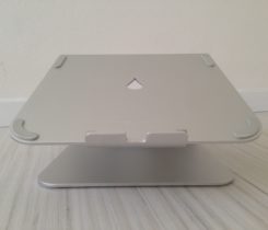 Stojan na Macbook