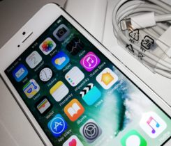 Apple iPhone 5 16GB (Silver)