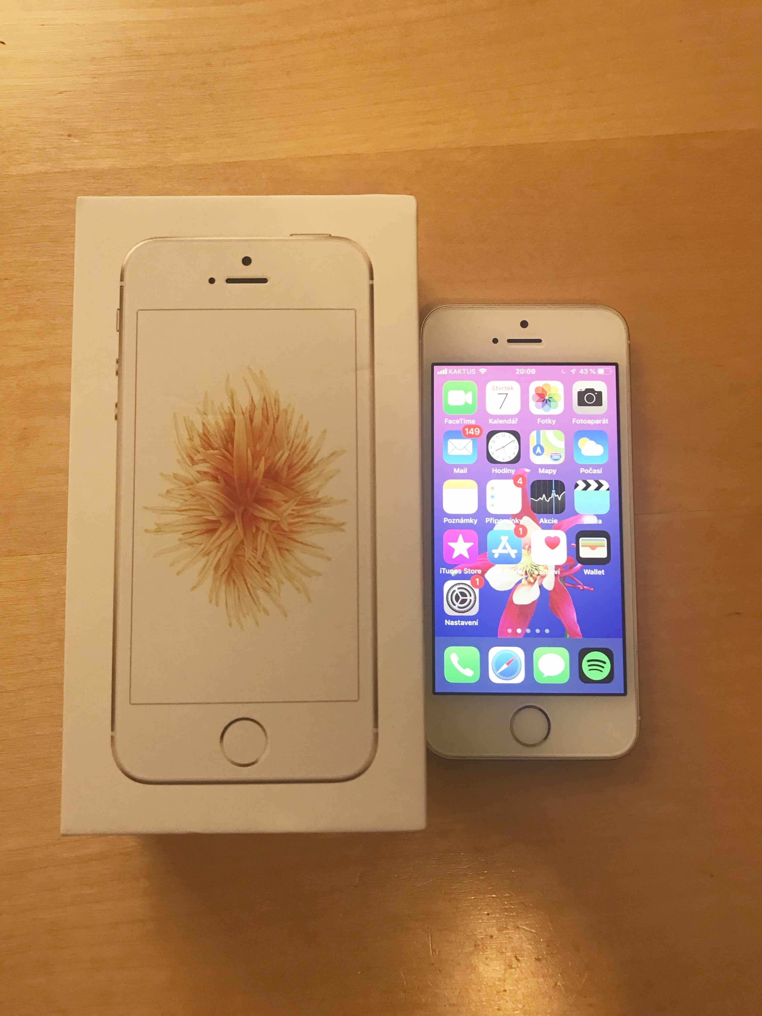iPhone SE 64GB GOLD SIMフリー　アップルストア購入スマートフォン/携帯電話