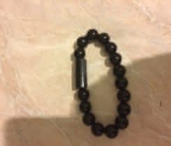 Naramek a nabiječka v jednom.