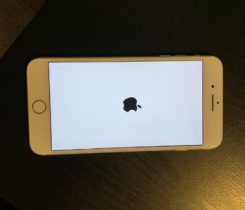 Prodám rok a půl starý iPhone 7+ 72gb