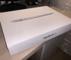 MacBook Air 13” – 8GB RAM, 256 GB SSD