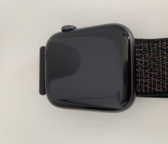 Apple Watch 4, 100% stav, 2 měsíce staré