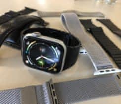 Apple Watch 4 44mm Silver + řemínky