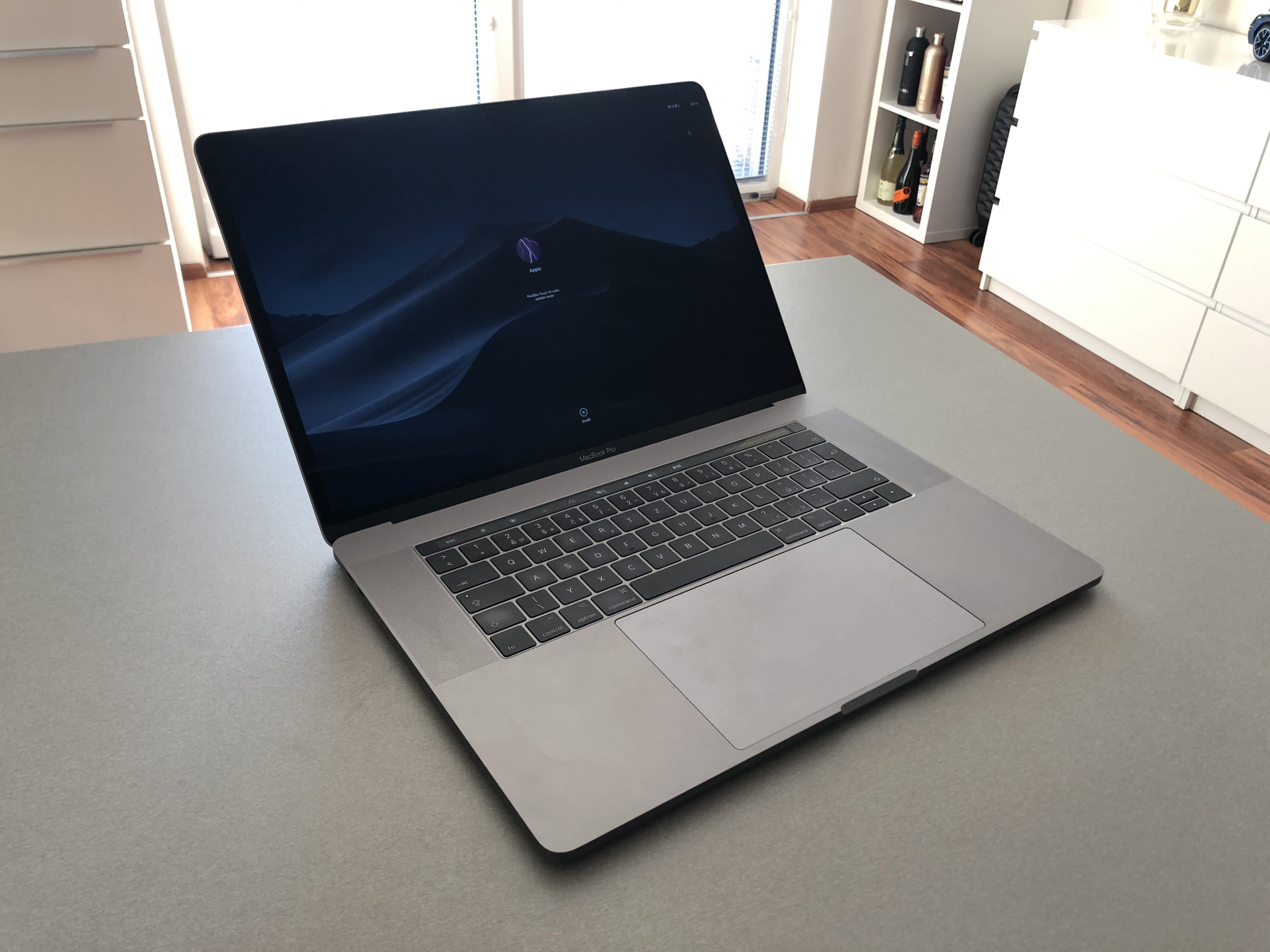 MacBook Pro 15" Space Grey 2017 Apple Bazar