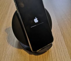 Prodám iPhone X 64 GB , příslušenství