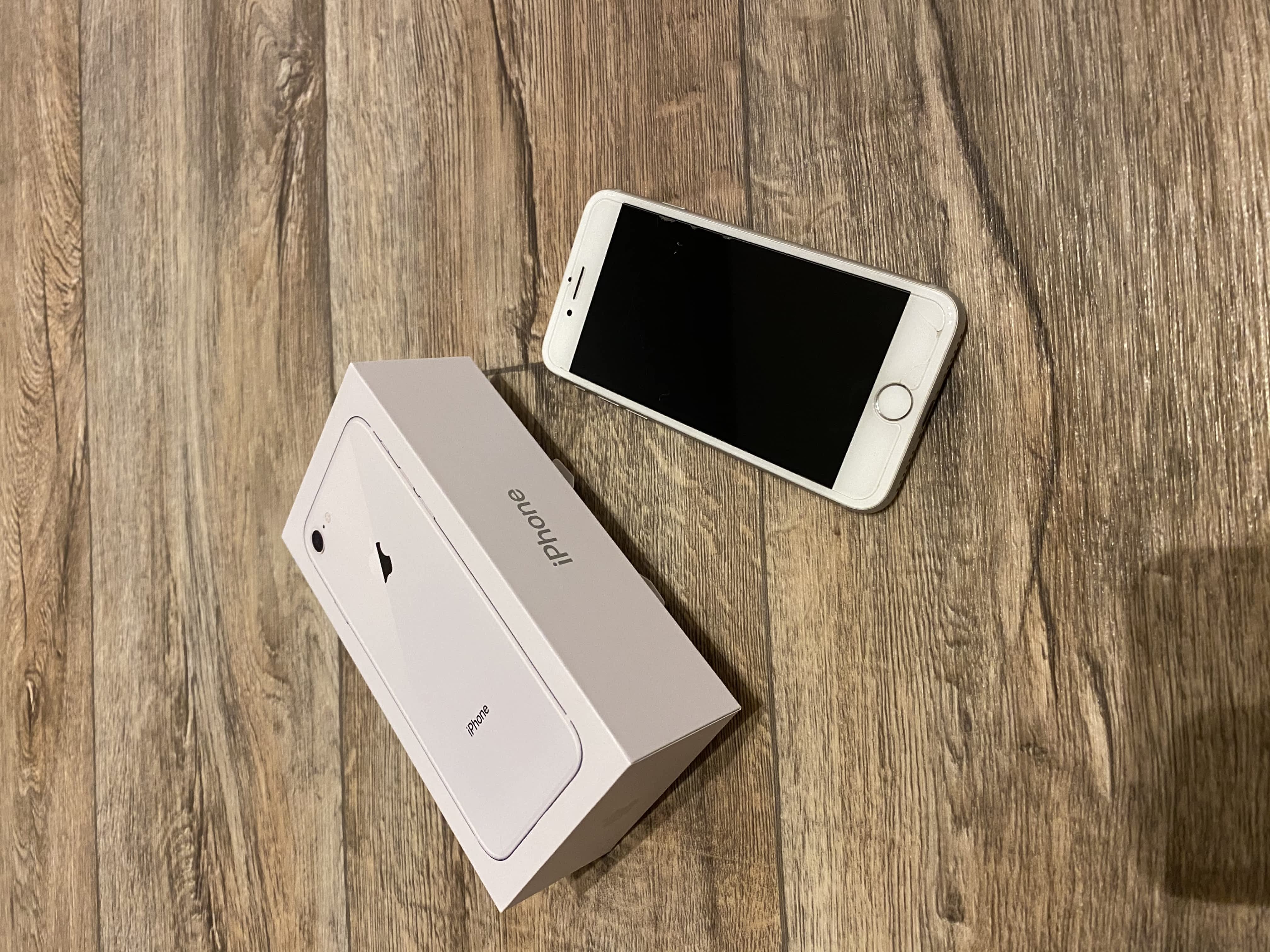 Apple iPhone 8 64 GB シルバー、状態 10/10 - Apple バザール