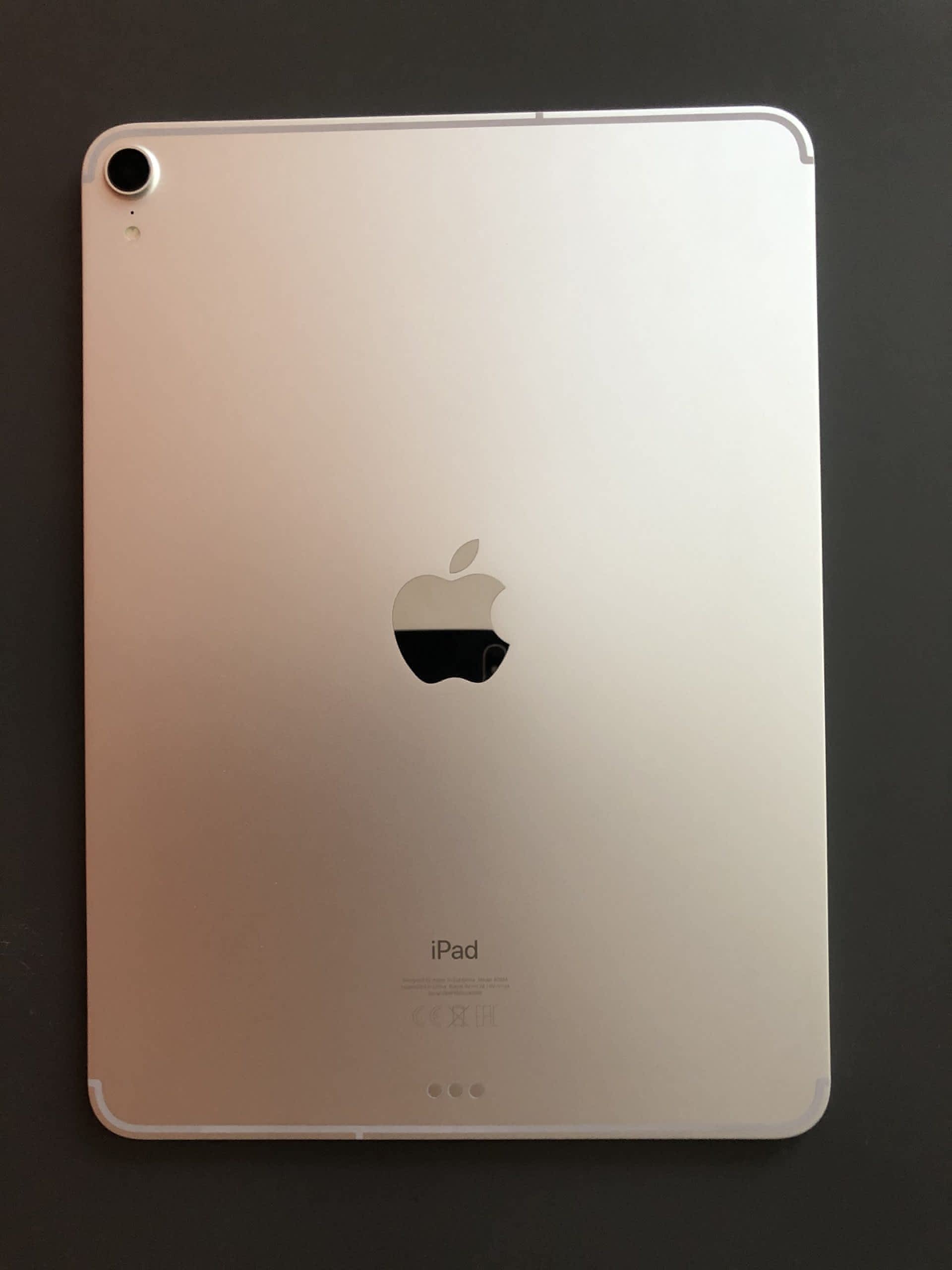 iPad Pro 11 256GB Cellular, příslušentví - Apple Bazar