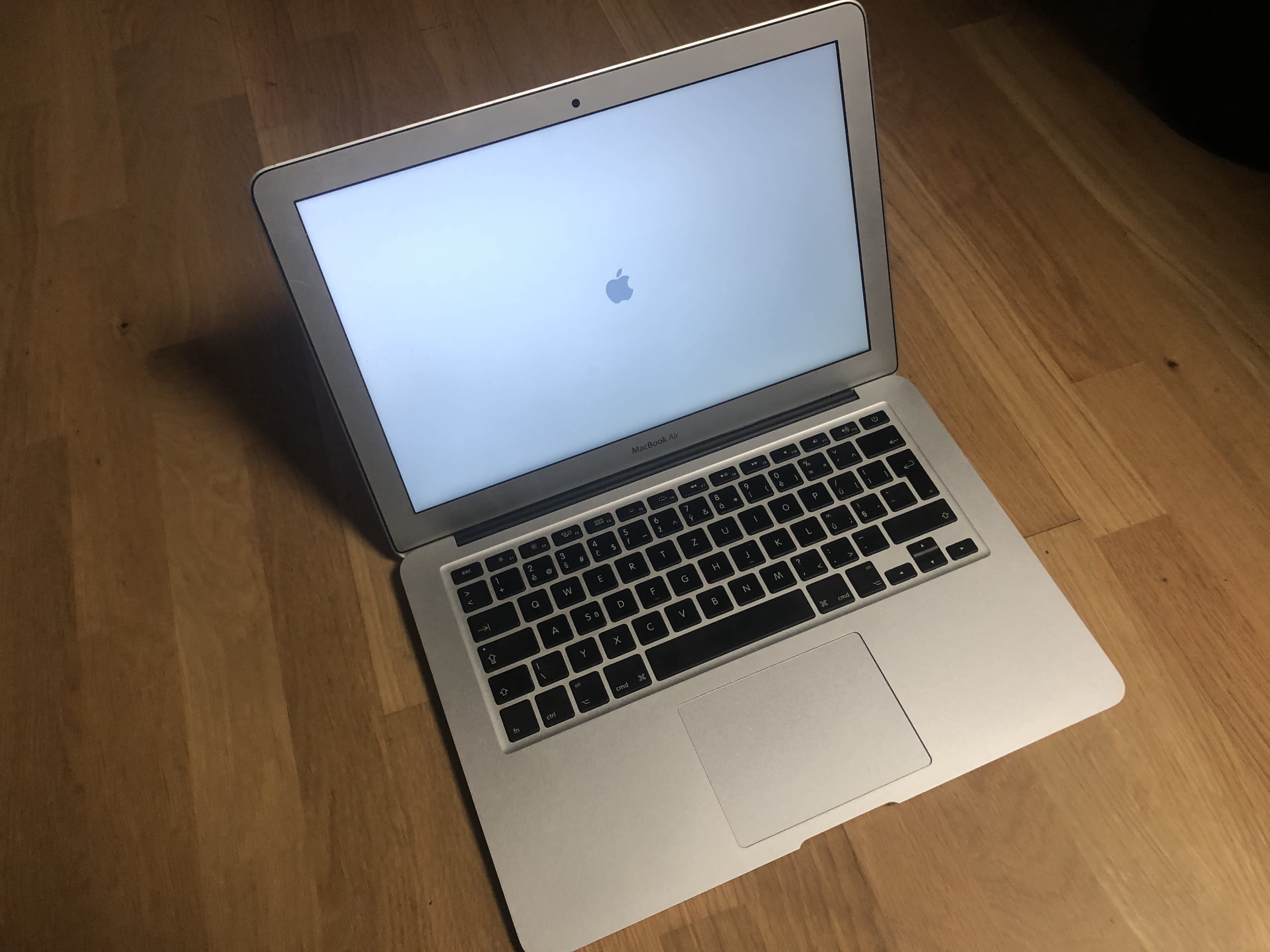 MacBook Air 13, 8GB RAM, i7, SSD 5 - Apple Bazar