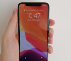 iPhone XS 64GB SILVER + 2 kryty