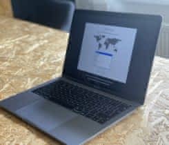 MacBook 13” s novým displayem a baterkou