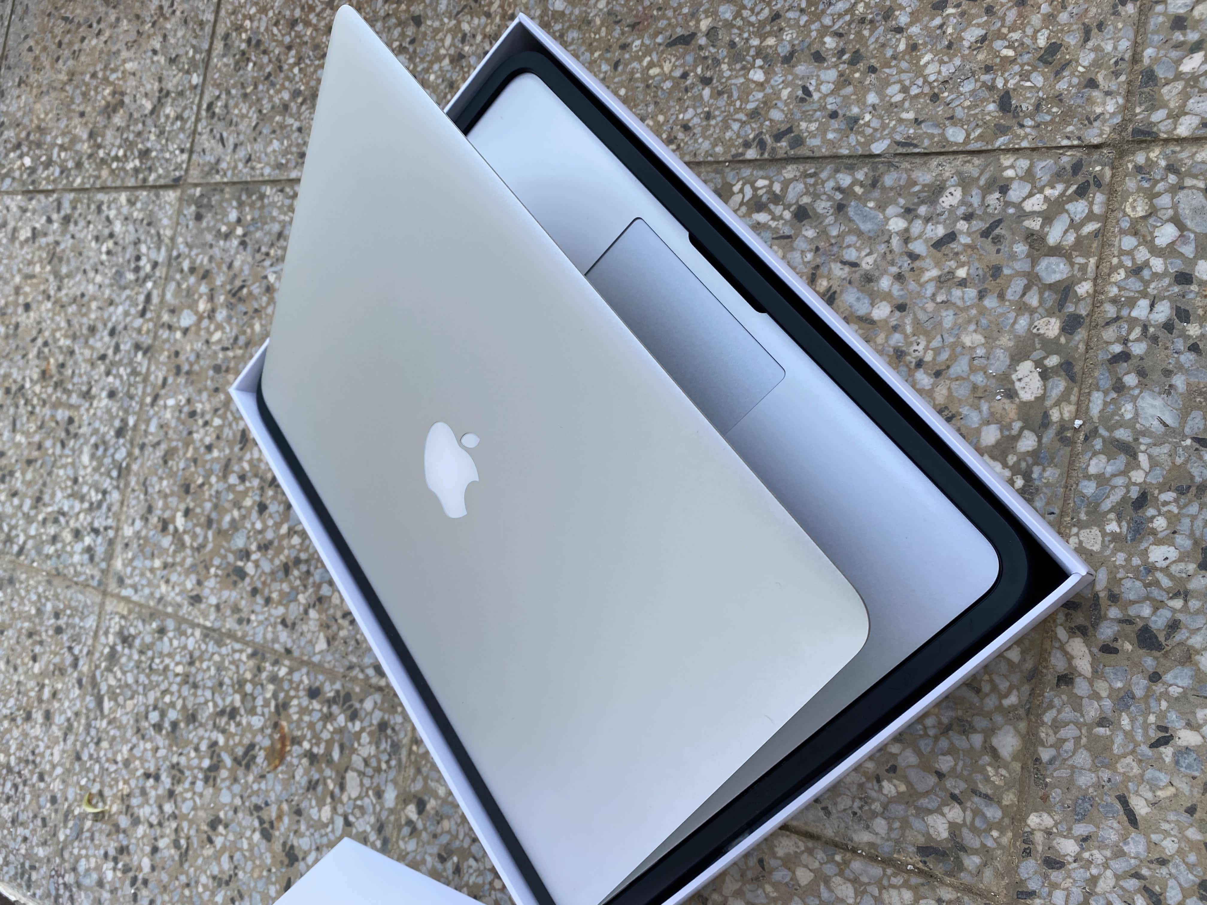 Apple MacBook Air 13 128 GB - silver 201 - Apple Bazar