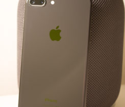 iPhone 8+ a originální kožené pouzdro