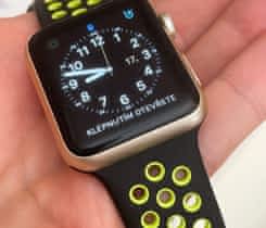 Apple watch 42mm s několika řemínky