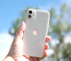 KOUPÍM iPhone 11 64Gb bílý, černý