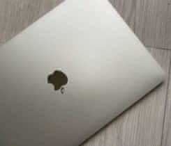 MacBook Air 2019, poškozené LCD