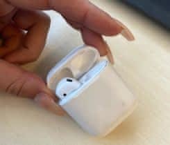 Airpods s pravým sluchátkem