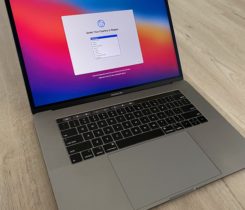Macbook Pro 15" 2018 i7 2.6GHZ / 32GB