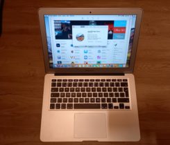 Apple MacBook Air 13“ z roku 2017