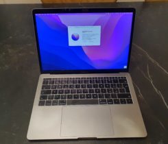 Macbook Pro 13" | 256 GB | 16 RAM | 2016