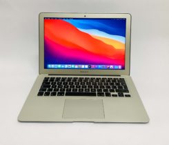 MacBook Air 13,i5,2017, 8GB RAM,256GB