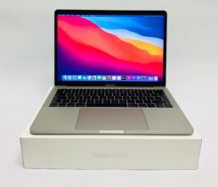 MacBook Pro 13,i5,2017, 8GB,128GB ZARUKA