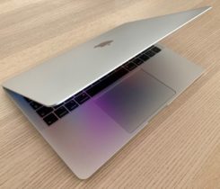 MacBook Air 2019, 13-inch, 128 GB, stříb