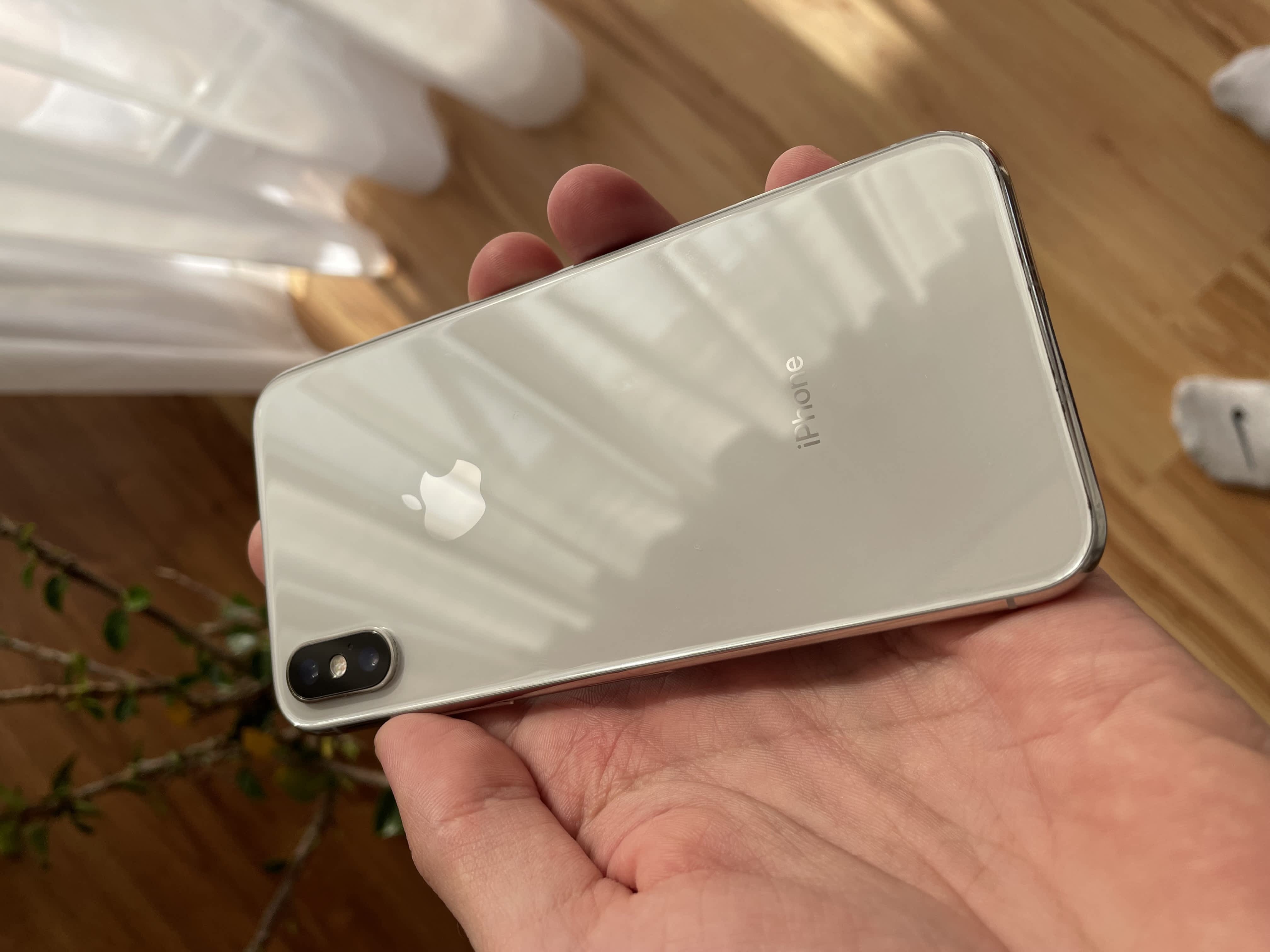 iPhone ホワイト 本体 Apple iPhone XR ホワイト 本体 - メルカリ