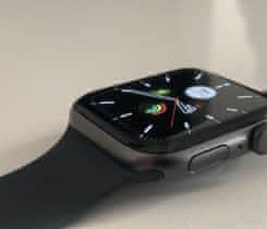 Apple Watch SE 44 mm – vesmírně šedá