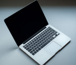 Prodám MacBook Pro 13, 2015,8RAM,1TB SSD