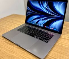 MacBook Pro 15,2018, i7,16GB RAM, 256GB
