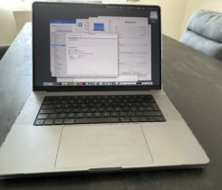 Apple MacBook Pro 16" M1 Max, vesmírně š