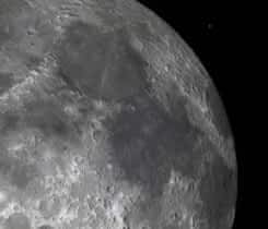 iPhone 13 Pro s originálním Twitterem