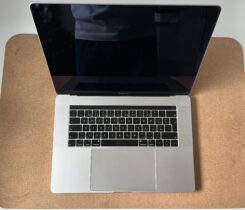 MacBook Pro 15 s TouchBarem (2018) – 512