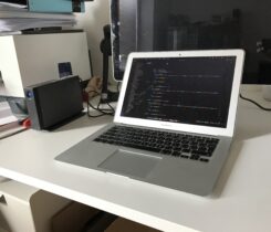 MacBook Air 2017 i5 8gb Ram 2tb SSD