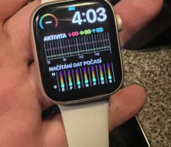 Apple Watch Silver 44   plus 5 řemínků