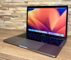 MacBook Pro 13, i7, rok 2018, 16GB,512GB